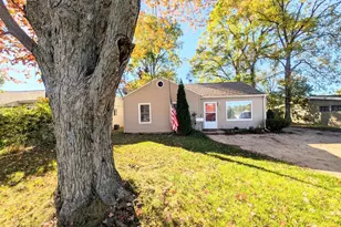 582 Riverside Dr, Battle Creek, MI 49015 - Photo 1