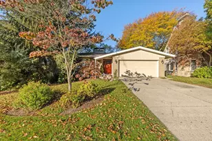 2441 Oakwood Ave NE, Grand Rapids, MI 49505 - Photo 1