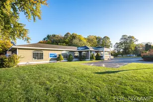 983 Lincoln Ave, Holland, MI 49423 - Photo 1