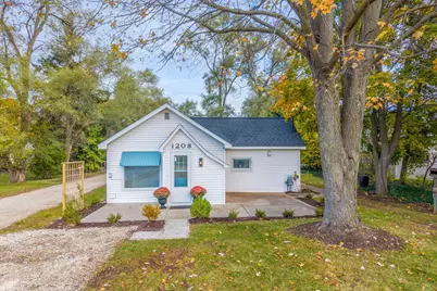 1208 W Broadway Street, Mount Pleasant, MI 48858 - Photo 1