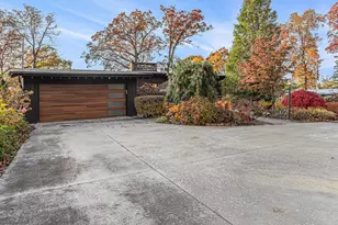 8 Hiawatha Dr, Battle Creek, MI 49015 - Photo 1