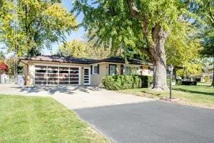 2781 N Trail Ln, Saint Joseph, MI 49085 - Photo 1