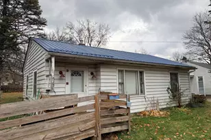 515 East St, Jonesville, MI 49250 - Photo 1
