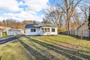 323 Sycamore St, Jackson, MI 49202 - Photo 1