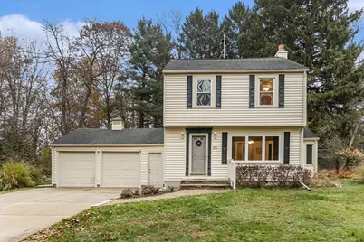 215 W Hamilton Lane, Battle Creek, MI 49015 - Photo 1