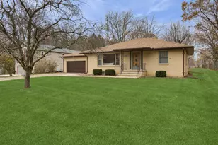 2272 Washington Ave, Saint Joseph, MI 49085 - Photo 1