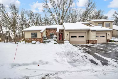 2815 S Wooddale Drive, Jackson, MI 49203 - Photo 1