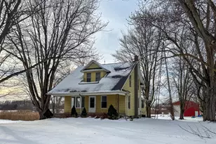 566 S Blue Creek Rd, Benton Harbor, MI 49022 - Photo 1