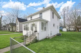 826 Lincoln St, Jackson, MI 49202 - Photo 1