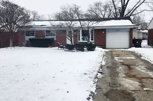39400 Roslyn Dr, Sterling Heights, MI 48313 - Photo 1