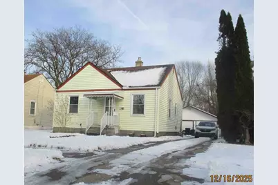140 Comet Street, Mount Clemens, MI 48043 - Photo 1