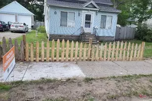 700 Oak Ave, Muskegon, MI 49442 - Photo 1