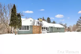 1122 W Green St, Hastings, MI 49058 - Photo 1