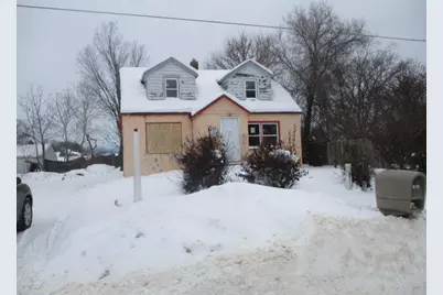 612 N Crystal Avenue, Benton Harbor, MI 49022 - Photo 1