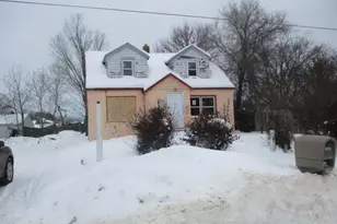 612 N Crystal Ave, Benton Harbor, MI 49022 - Photo 1