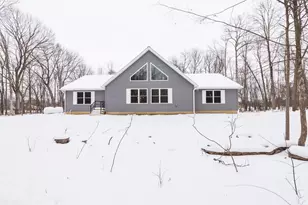 1070 Ashlyn Ct, Fowlerville, MI 48836 - Photo 1