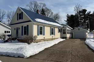 712 W Walnut St, Hastings, MI 49058 - Photo 1