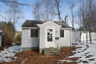 21 Frisbie St, Hillsdale, MI 49242 - Photo 1