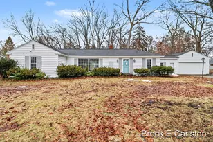 428 Oaknoll Dr, Muskegon, MI 49445 - Photo 1