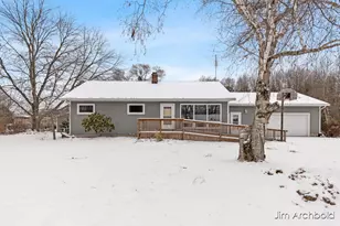 274 W Barton St, Newaygo, MI 49337 - Photo 1