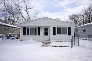 146 W Beverly Ave, Pontiac, MI 48340 - Photo 1