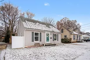 1253 Emerald Ave NE, Grand Rapids, MI 49505 - Photo 1