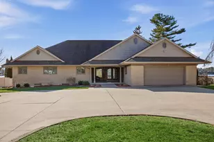 530 Glenwood Ave, Muskegon, MI 49445 - Photo 1