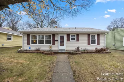 71 S Cedar Avenue, Battle Creek, MI 49037 - Photo 1