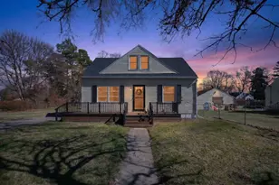 705 Varden Dr, Jackson, MI 49202 - Photo 1