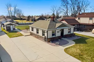 38310 Huron Pointe Dr, Harrison, MI 48045 - Photo 1