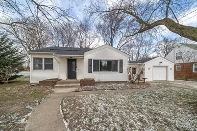 912 W Silver Lake Road, Fenton, MI 48430 - Photo 1