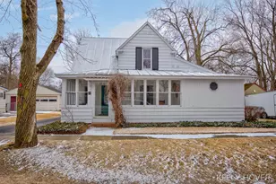 609 W Maple St, Wayland, MI 49348 - Photo 1