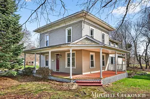 832 E Michigan Ave, Marshall, MI 49068 - Photo 1