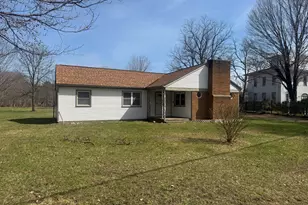 10121 S Sprinkle Rd, Vicksburg, MI 49097 - Photo 1