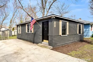 489 W 23rd St, Holland, MI 49423 - Photo 1