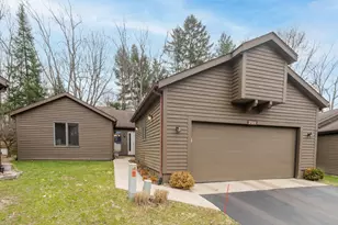 2520 Highpointe Dr, Kalamazoo, MI 49008 - Photo 1