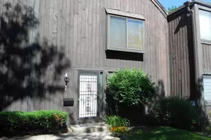 129 Balmoral Ct, Kalamazoo, MI 49006 - Photo 1