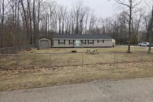 405 Beacon Ln, Roscommon, MI 48653 - Photo 1