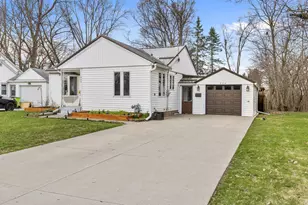 924 W Orange St, Greenville, MI 48838 - Photo 1