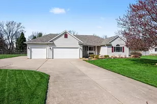 53126 Ridgeview Cir, Paw Paw, MI 49079 - Photo 1