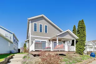 425 Island Pointe Dr, Saint Joseph, MI 49085 - Photo 1