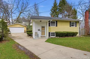 745 Barnett Pl NE, Grand Rapids, MI 49503 - Photo 1