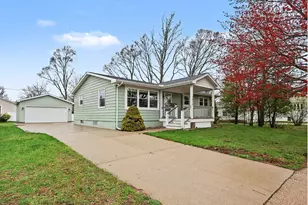 1015 S Griffin St, Grand Haven, MI 49417 - Photo 1
