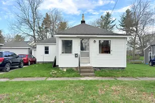 136 W 5th Ave, Reed City, MI 49677 - Photo 1