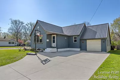 636 E Colfax Street, Hastings, MI 49058 - Photo 1