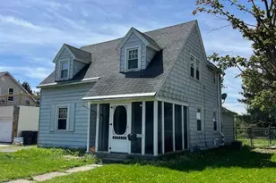 33 Pleasant Ave, Battle Creek, MI 49015 - Photo 1