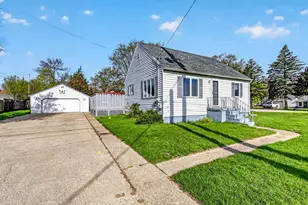 965 S Sheridan Dr, Muskegon, MI 49442 - Photo 1