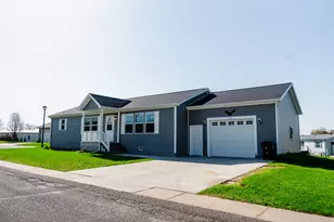 712 Peach Ln, Fremont, MI 49412 - Photo 1