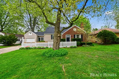 118 Ivanhoe Avenue NE, Grand Rapids, MI 49546 - Photo 1