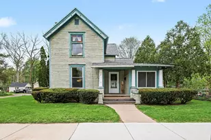 527 N Monroe St, Lowell, MI 49331 - Photo 1